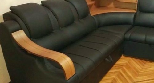 Перетяжка кожаного дивана. Университет